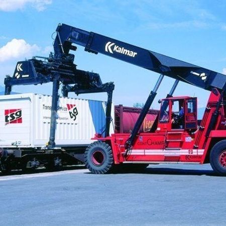 Container von tsg wird verladen